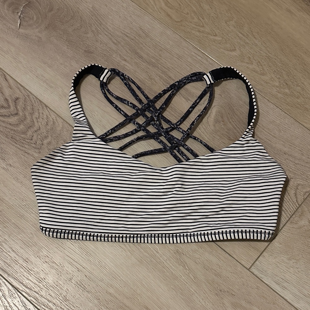 Lululemon Free to Be bra 10
